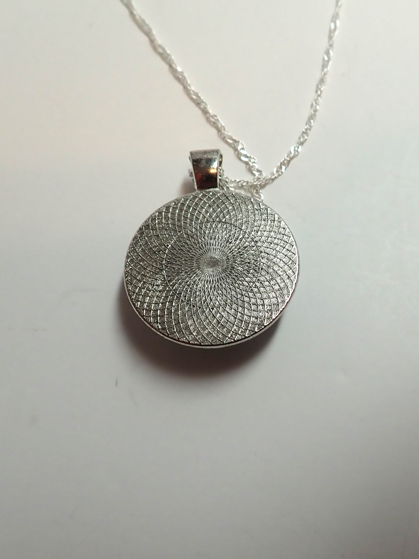 Jewelry, necklace, round, circle, acrylic, silver tone, twisted silver chain, gift